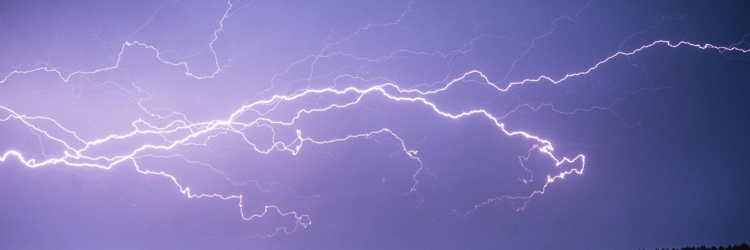 An electric storm suggests the type of pain dentine hypersensitivity causes